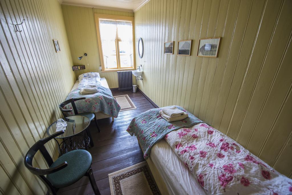 Einarshusid Guesthouse Болунгарвик Экстерьер фото